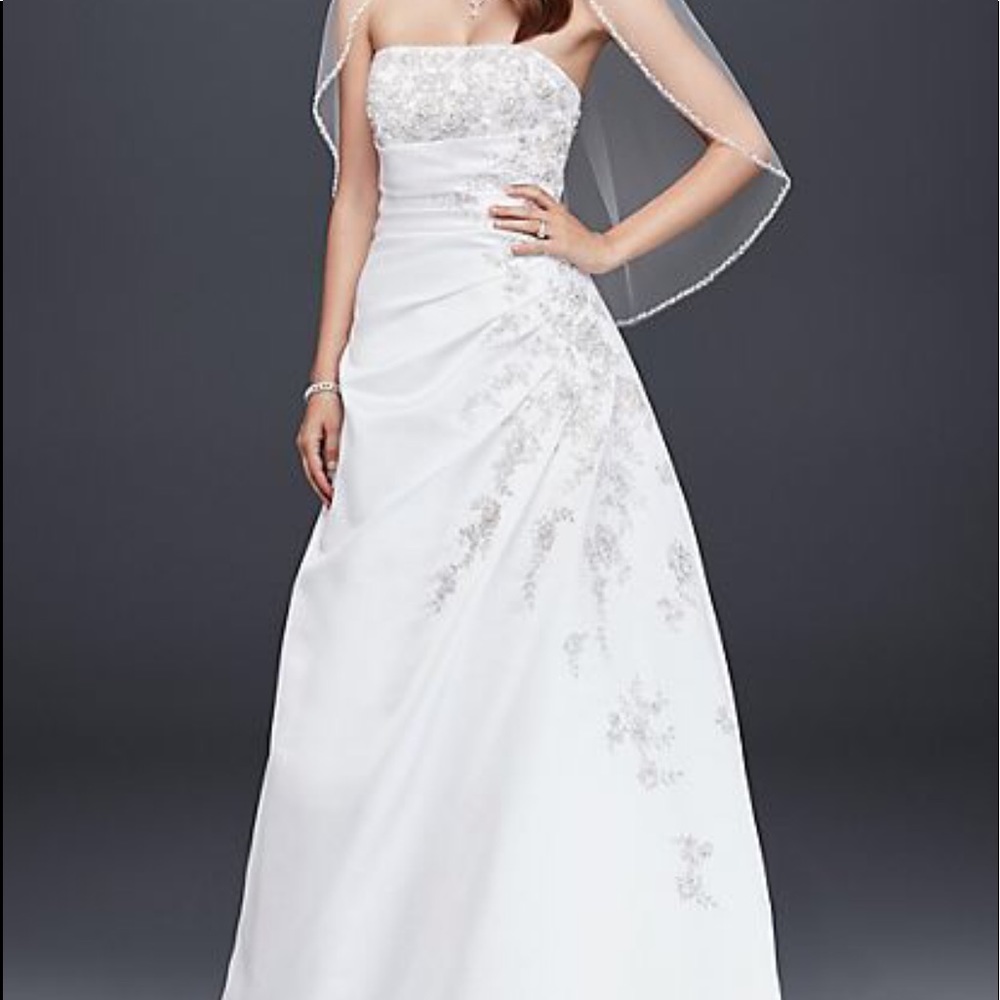 Wedding dress - Picture 2 of 3